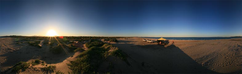 Strand Camp bei Sonnenuntergang